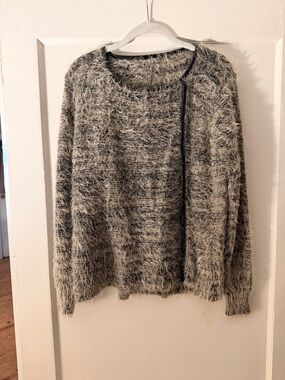 Molly Bracken Fuzzy Sweater 🖤✨ Soft Textured Cozy Knit Size M